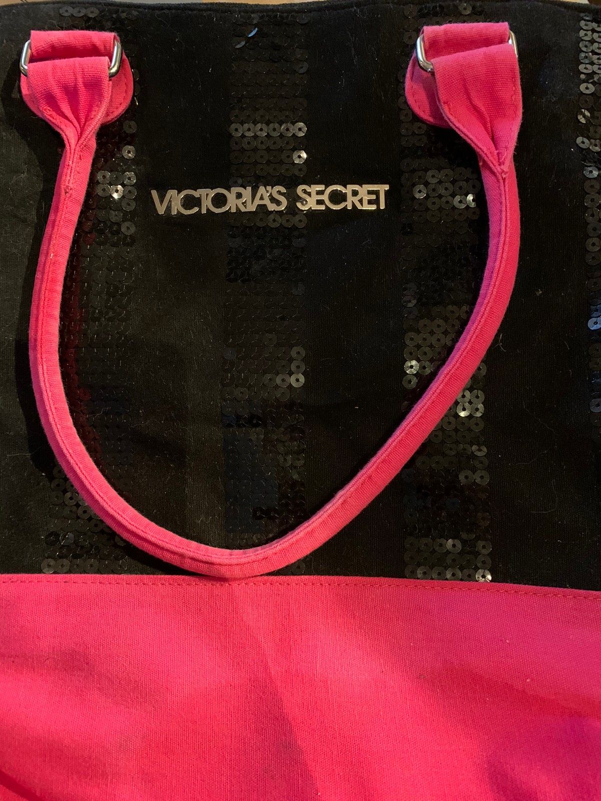 Victoria Secret veske | FINN.no Victoria secret svart veske | FINN.no