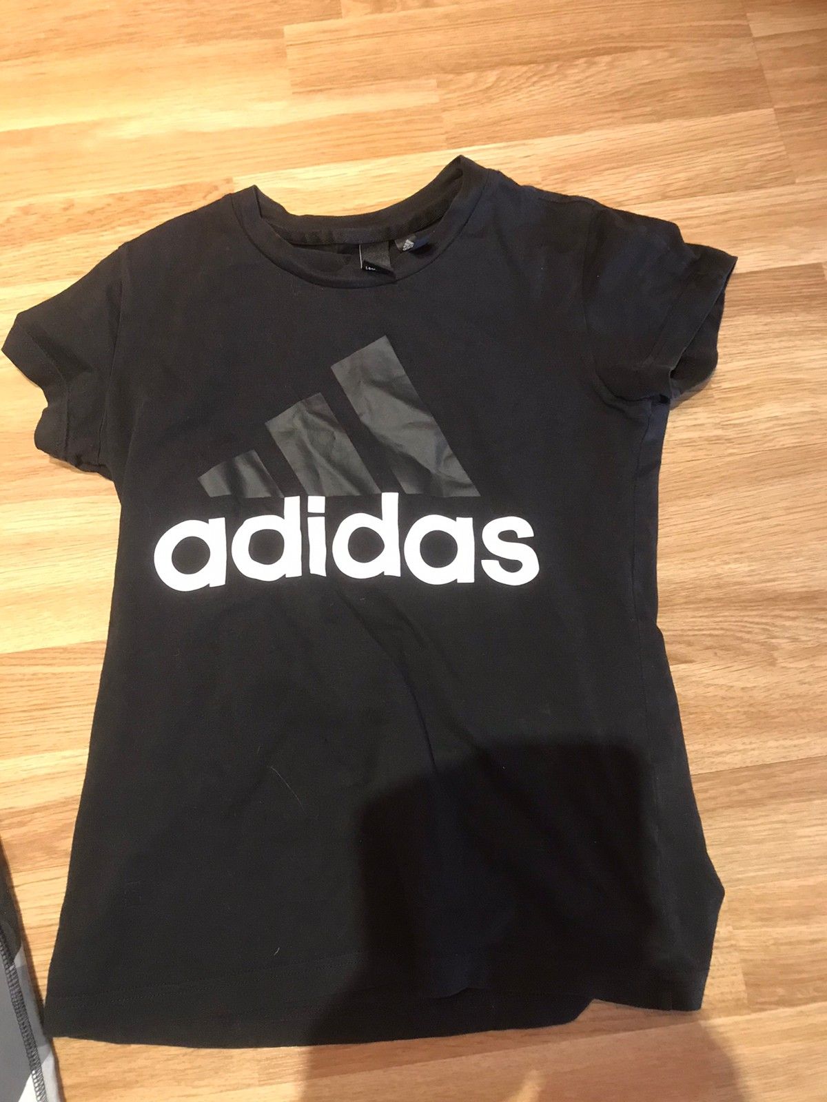 Adidas T skjorte str XS | FINN.no Adidas t skjorte str 4 år | FINN.no