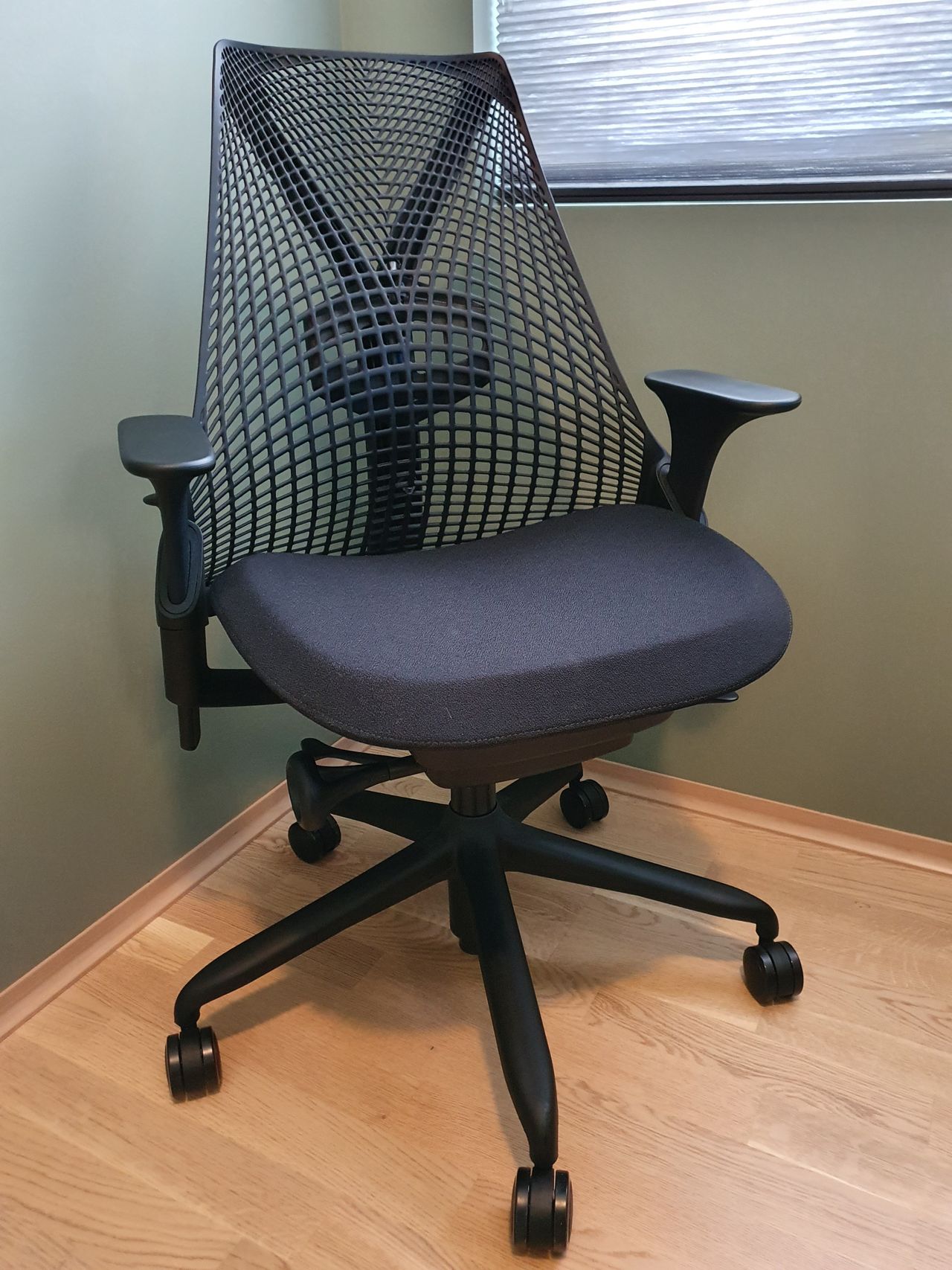 Herman Miller Sayl kontorstol svart | FINN.no Herman Miller Sayl kontorstol svart | FINN.no
