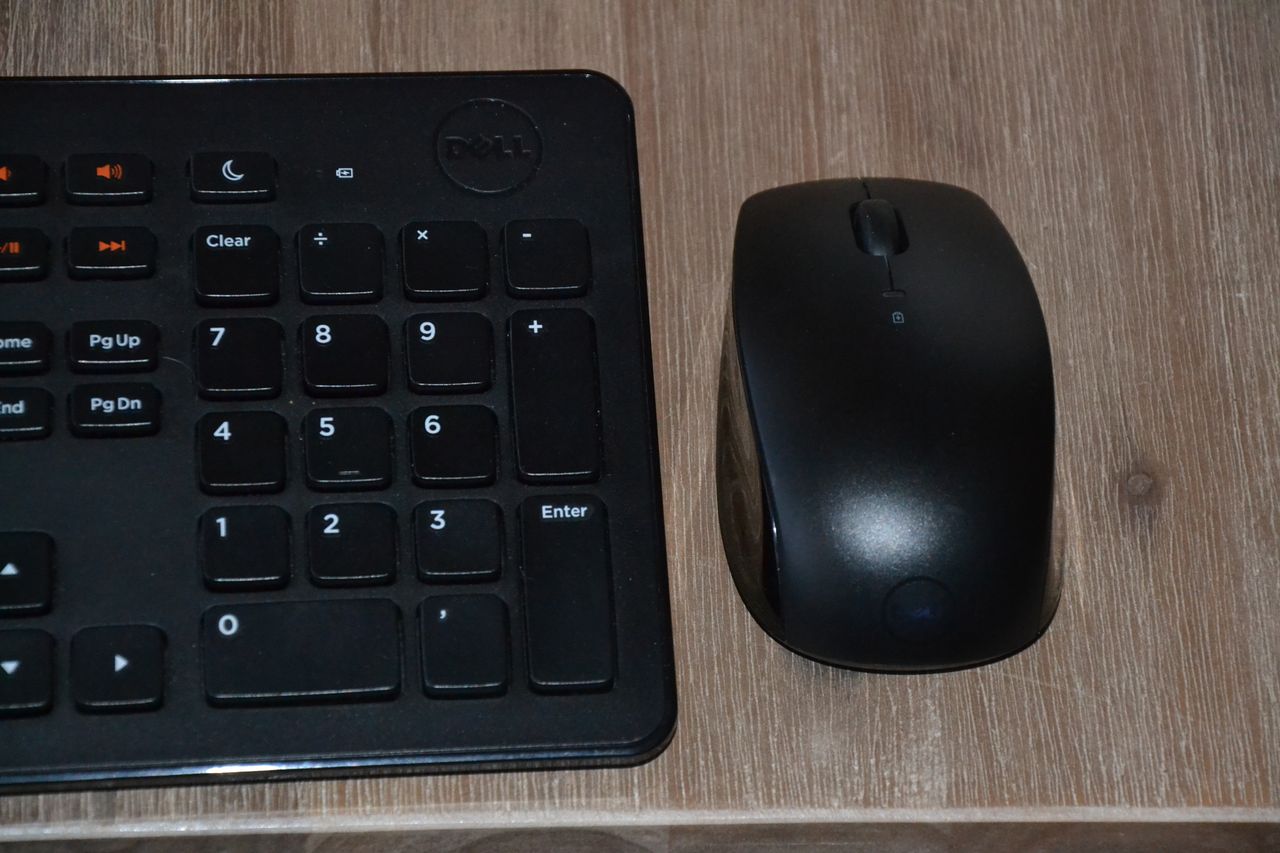 Keyboard og mus Dell Logitech tråløst USB | FINN.no Logitec tastatur og mus. USB inngang | FINN.no