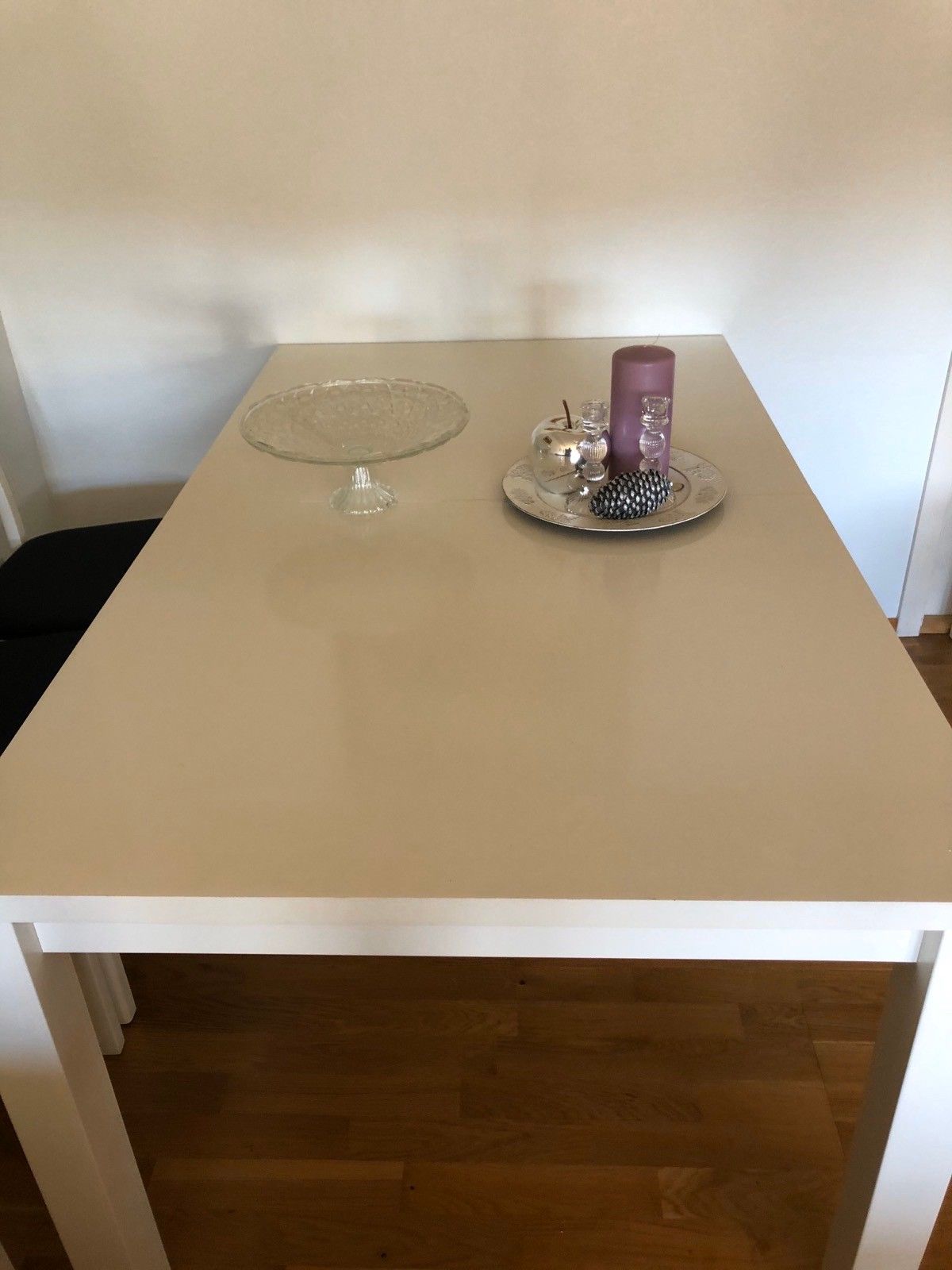 Pent brukt spisebord og 6 stoler selges | FINN.no Brukt spisebord til salg | FINN.no