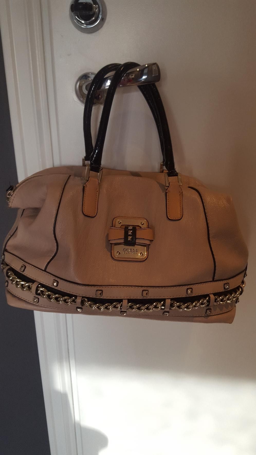 Guess veske selges kun kr 499! | FINN.no Guess veske og lommebok selges! | FINN.no