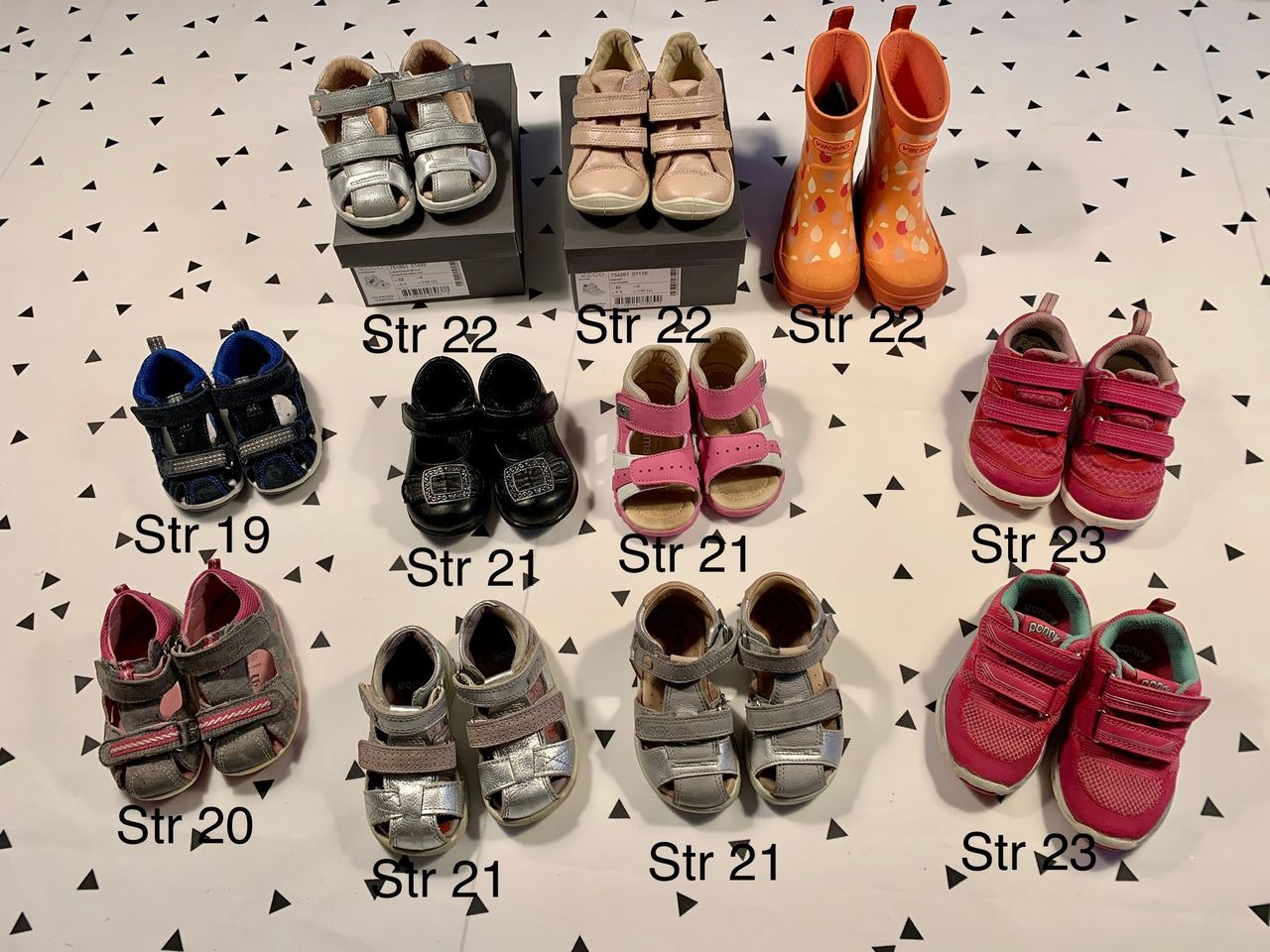 Sko, sandaler og støvler (str 19, 20, 21, 22 og 23 ) | FINN.no Sko, sandaler og støvler (str 19, 20, 21, 22 og 23 ) | FINN.no