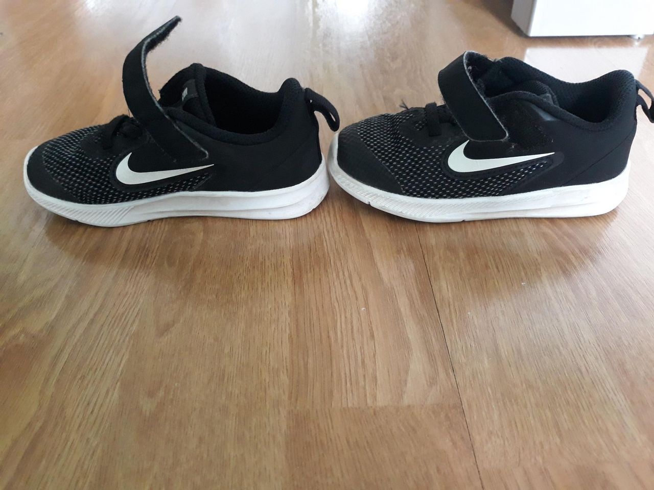Joggesko brukt gutten er 2 år gammel. Nike sko str 24 andre Joggesko brukt gutten er 2 år gammel. Nike sko str 24 andre