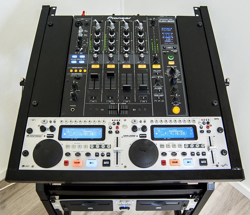 Pioneer DJM 800 mikser og Omnitronic CMP 3000 Dbl CD spiller Se TILBUD på Omnitronic MIC 85 Dynamic Microphone TILBUD NU