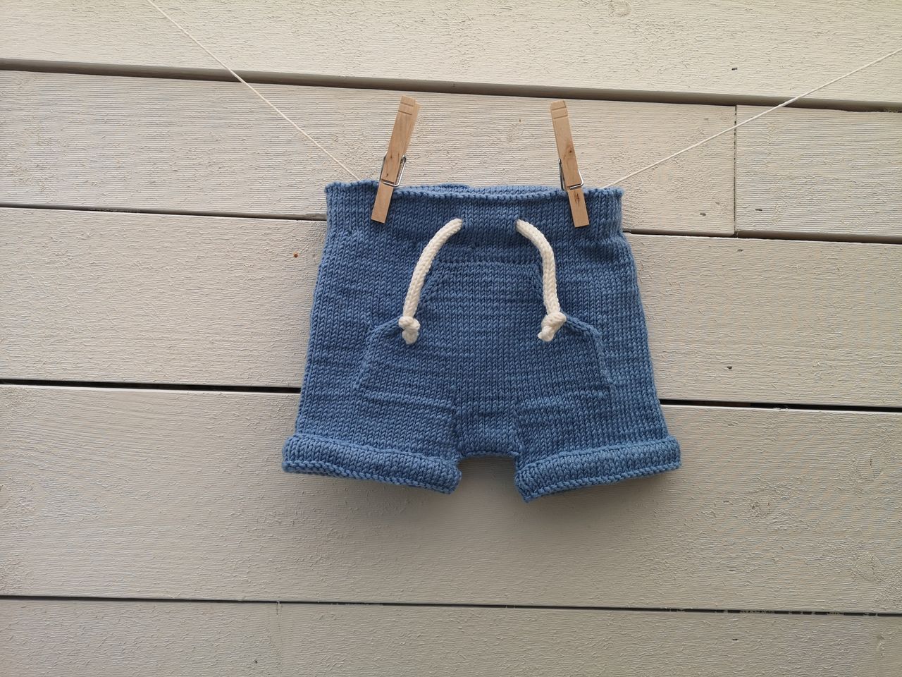 Strikket kortbukse. Baggy lommeshorts (Klompelompe) | FINN.no Strikket kortbukse. Baggy lommeshorts fra Klompelompe. | FINN.no