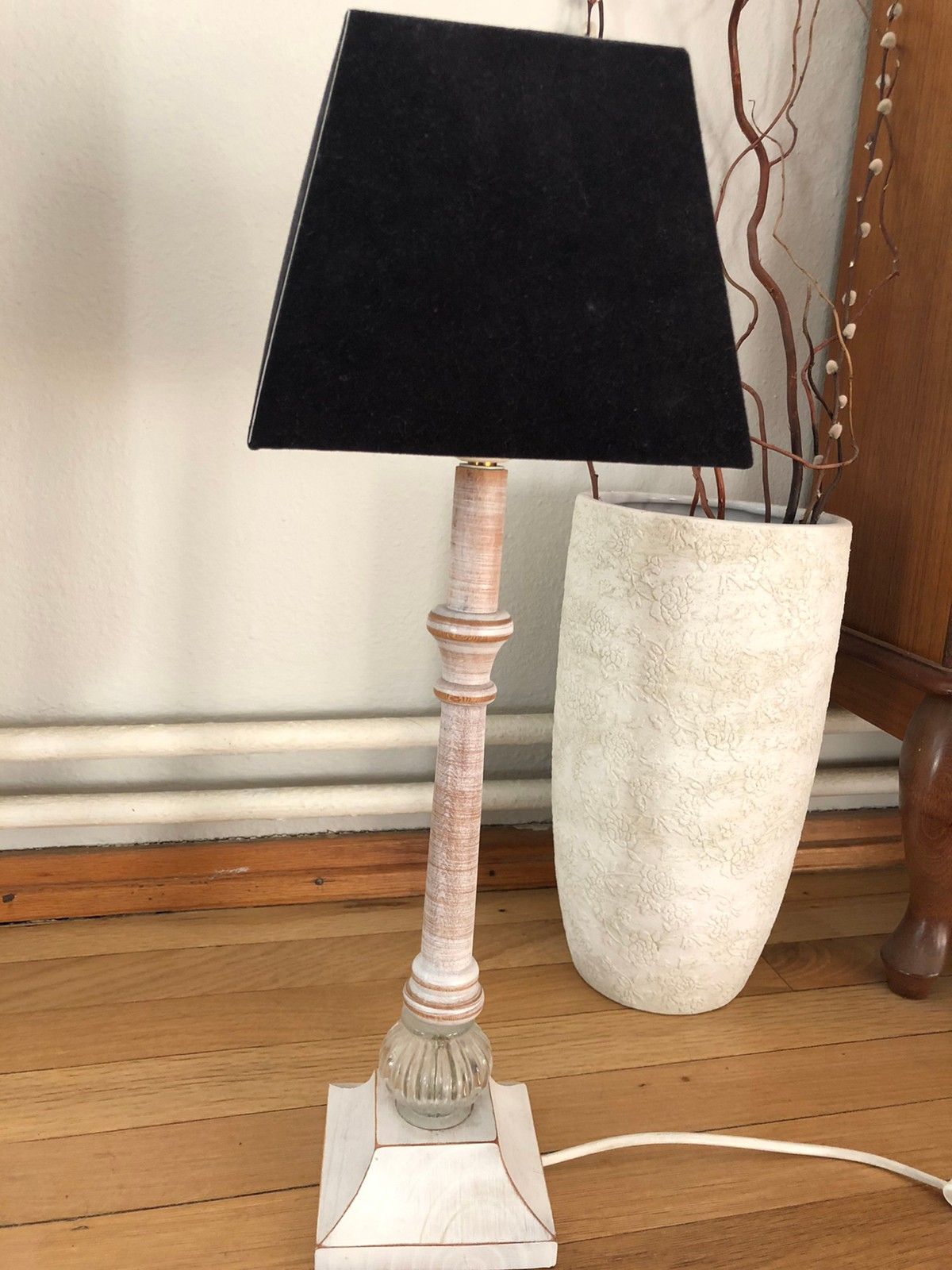 Lampe mskjerm | FINN.no Oslo Wood skjerm og bordlampe med trefot | FINN.no
