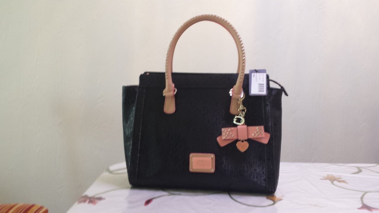 Ny GUESS dame veske til salg | FINN.no Ny GUESS dame veske til salg | FINN.no