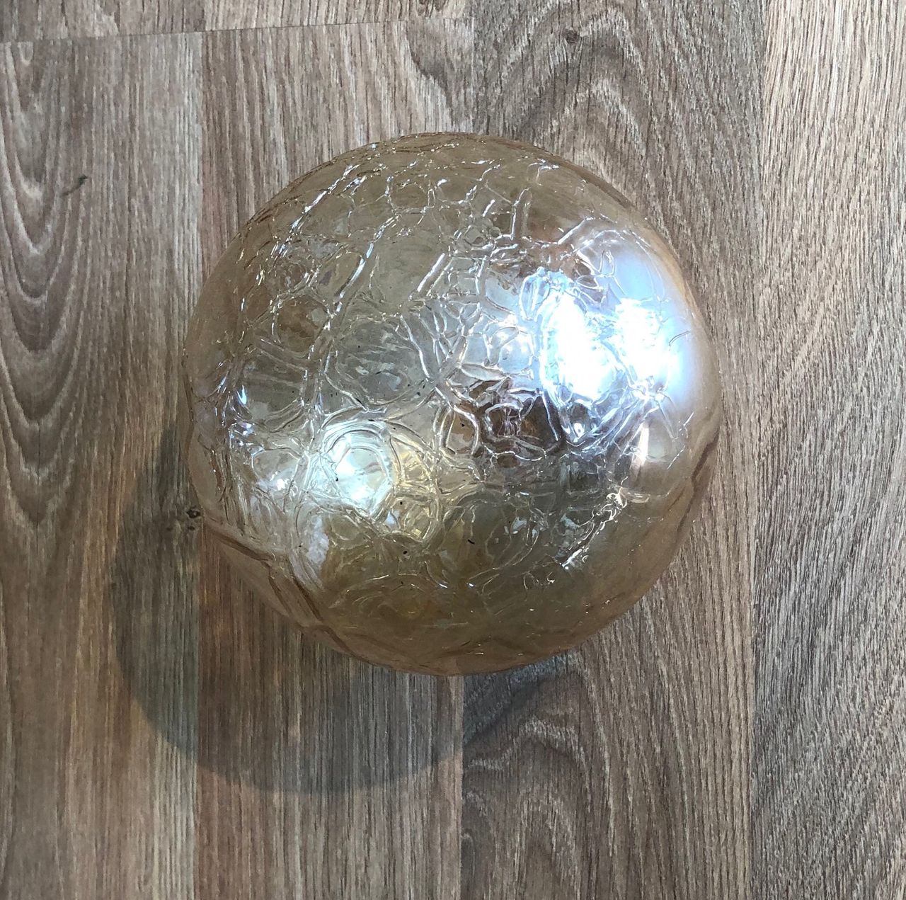 Retro lampe god stand Kjøpe, selge og utveksle annonser de Hvit porselen bordlampe m. relieffer, m. skjerm. Galligani