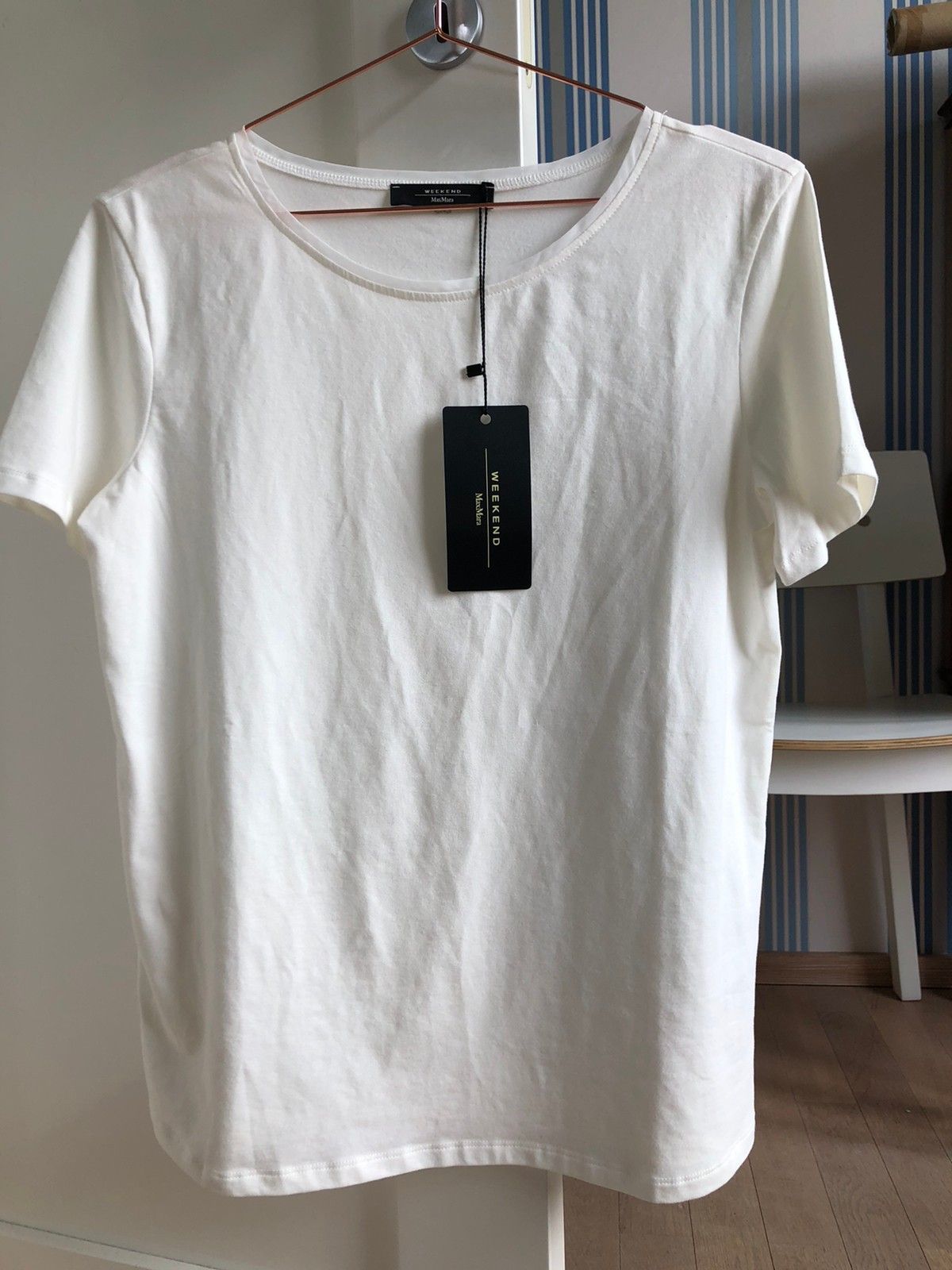 MaxMara t shirt NY | FINN.no Weekday rød t skjorte med hvite kanter | FINN.no