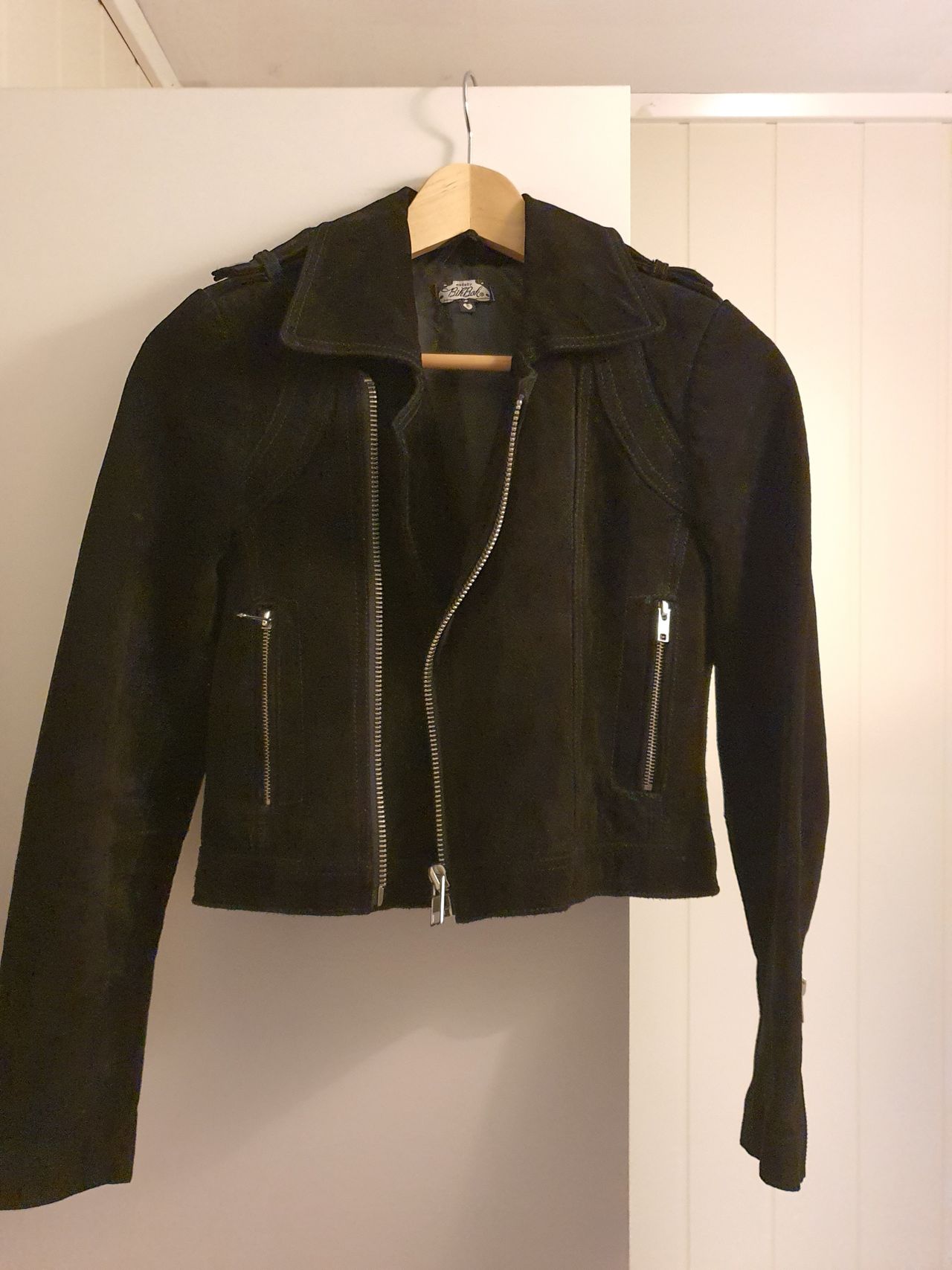 Bik Bok bikerjakke ekte skinn str S. | FINN.no Skinnjakke biker jakke fra BikBok i imitert skinn | FINN.no