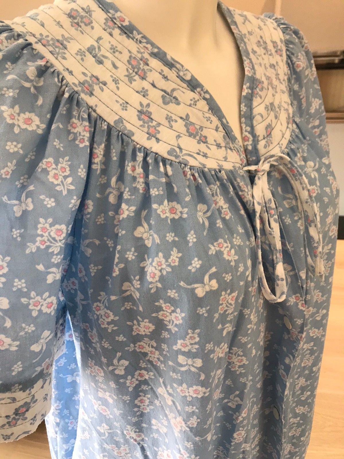 Vintage nattkjolemorgentøy med knepping i front | FINN.no Søt vintage 50 talls kjole med jakke fra USA | Stiler
