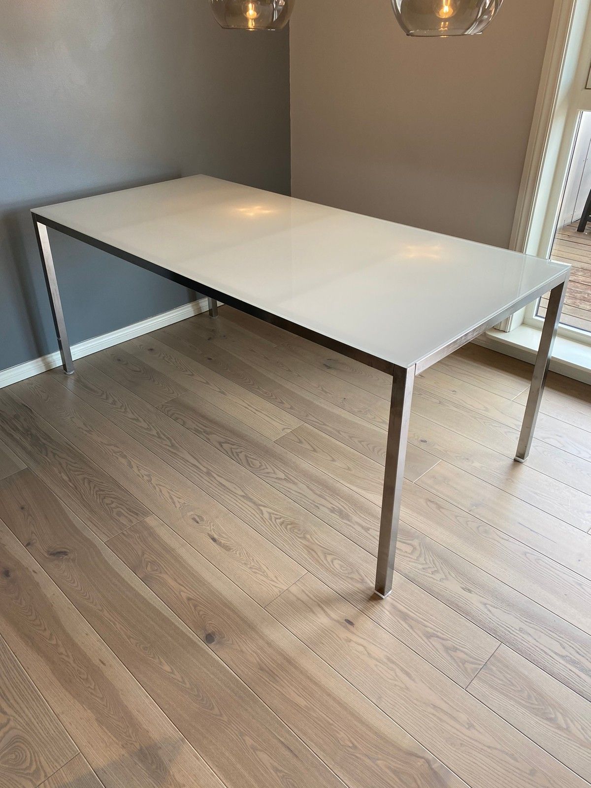 Pent brukt spisebord selges rimelig | FINN.no Brukt spisebord til salg | FINN.no