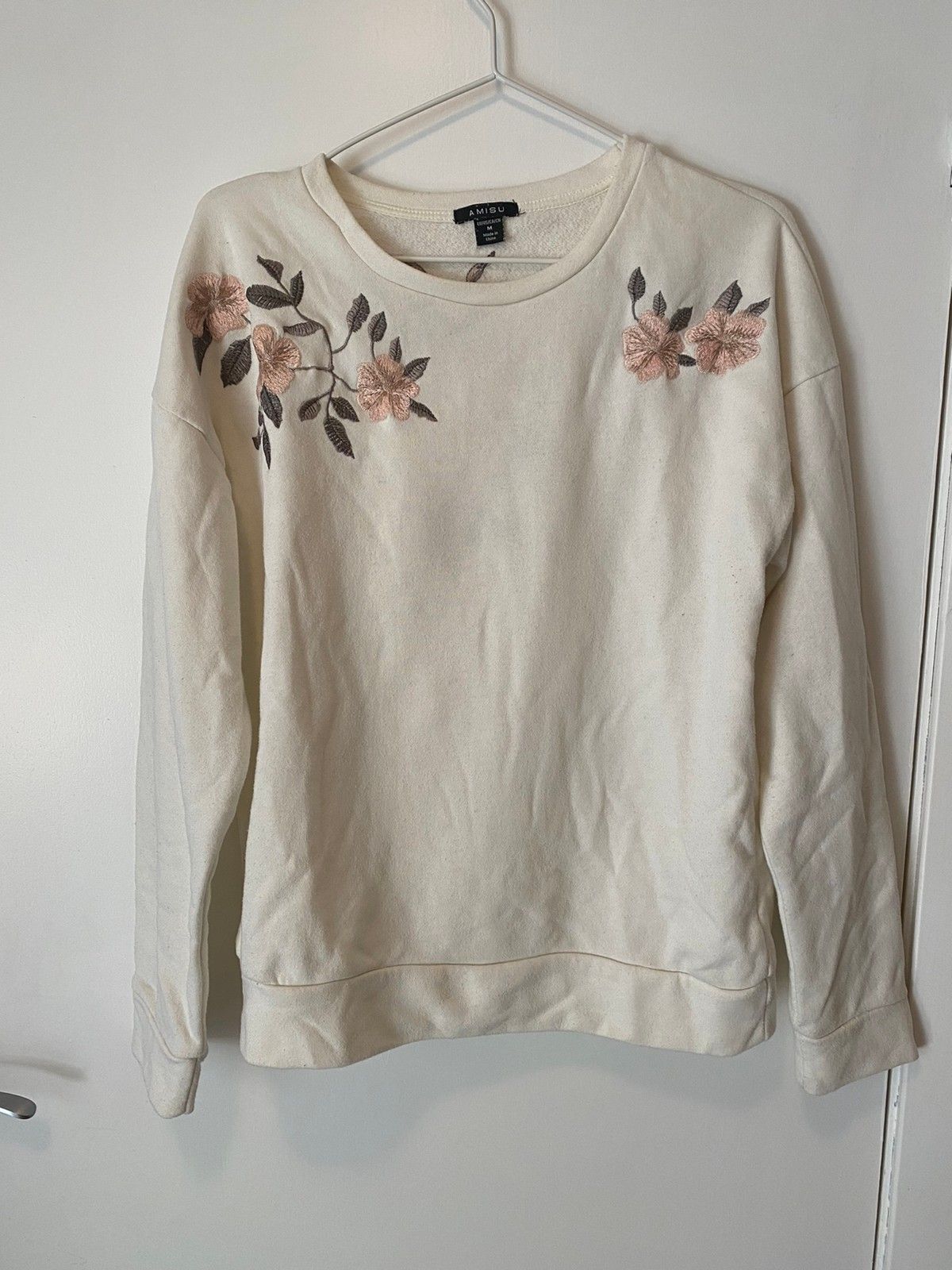 Genser med broderier, str M | FINN.no Brodert Genser med Blomster | FINN.no