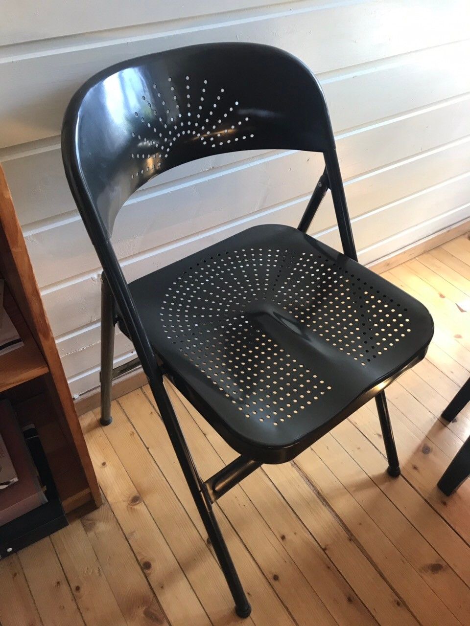 Stil. Kjøpe, selge og utveksle annonser gode tilbud og 12 Tolix stoler 4 vintage, 8 nye kr 2000 3000 (solgt) — Fransk