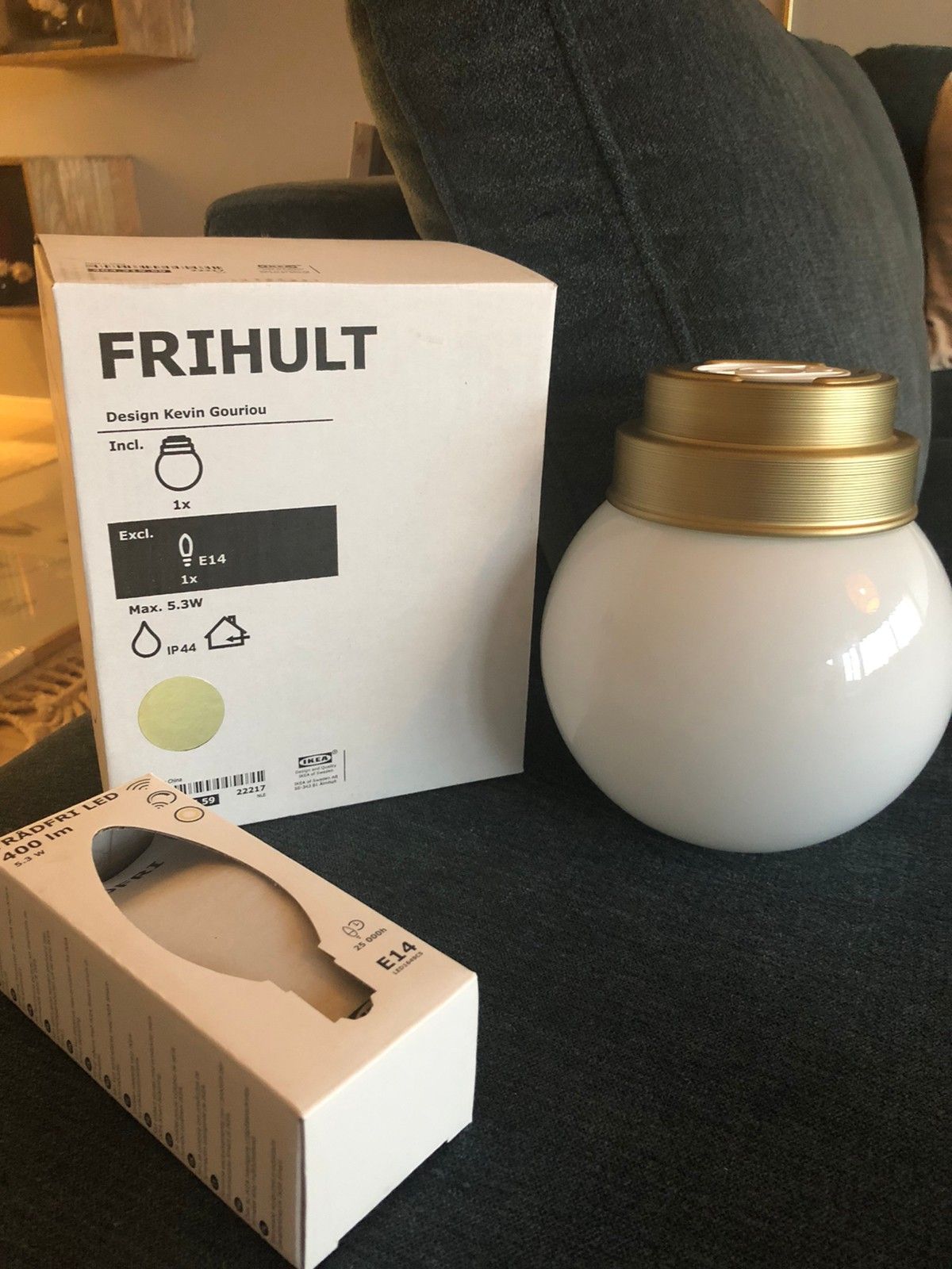 Frihult Tak Vegglampe gull (med lyspære) | FINN.no FRIHULT Tak vegglampe svart | Vegglampe, Lyspærer, Taklampe