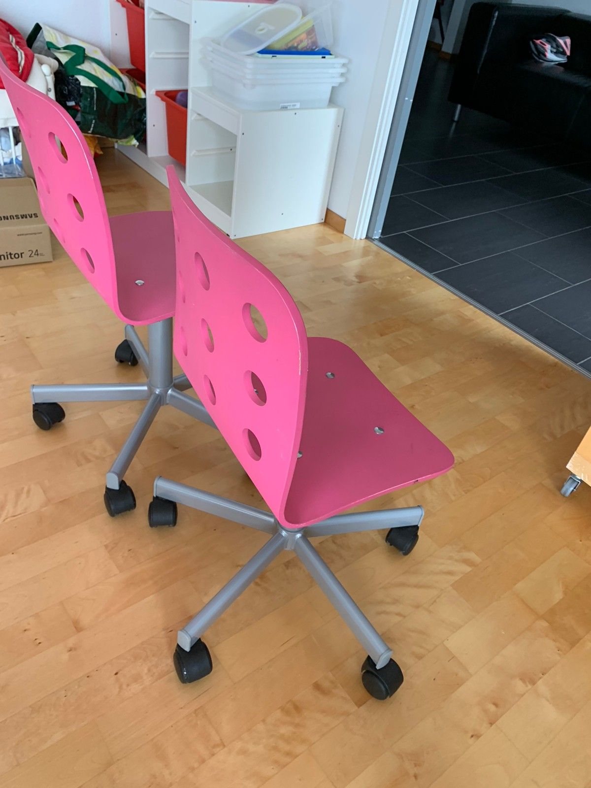 To stk IKEA Jules arbeidsstol for barn | FINN.no Rosa Ikea stol med oppbevaring | FINN.no
