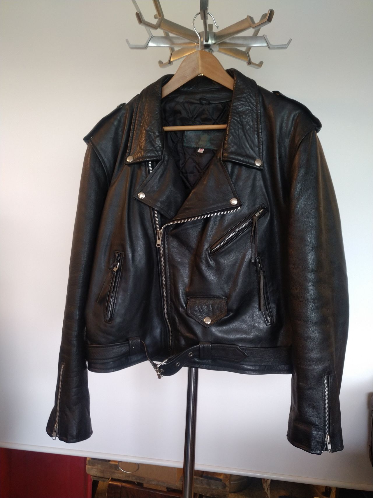 SKINNJAKKE STR 38 M VINTAGE EKTE SKINN VARMFORET SVART SKINNJAKKE STR 38 M VINTAGE EKTE SKINN VARMFORET SVART