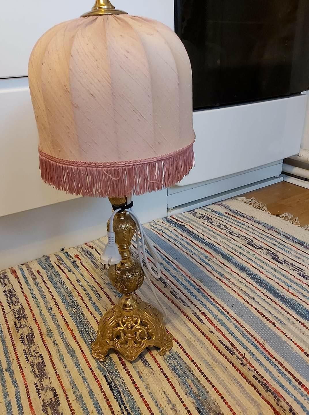 Lampe | FINN.no 1) Lampe til salgs | FINN.no | Lamper, Finér, Lagring