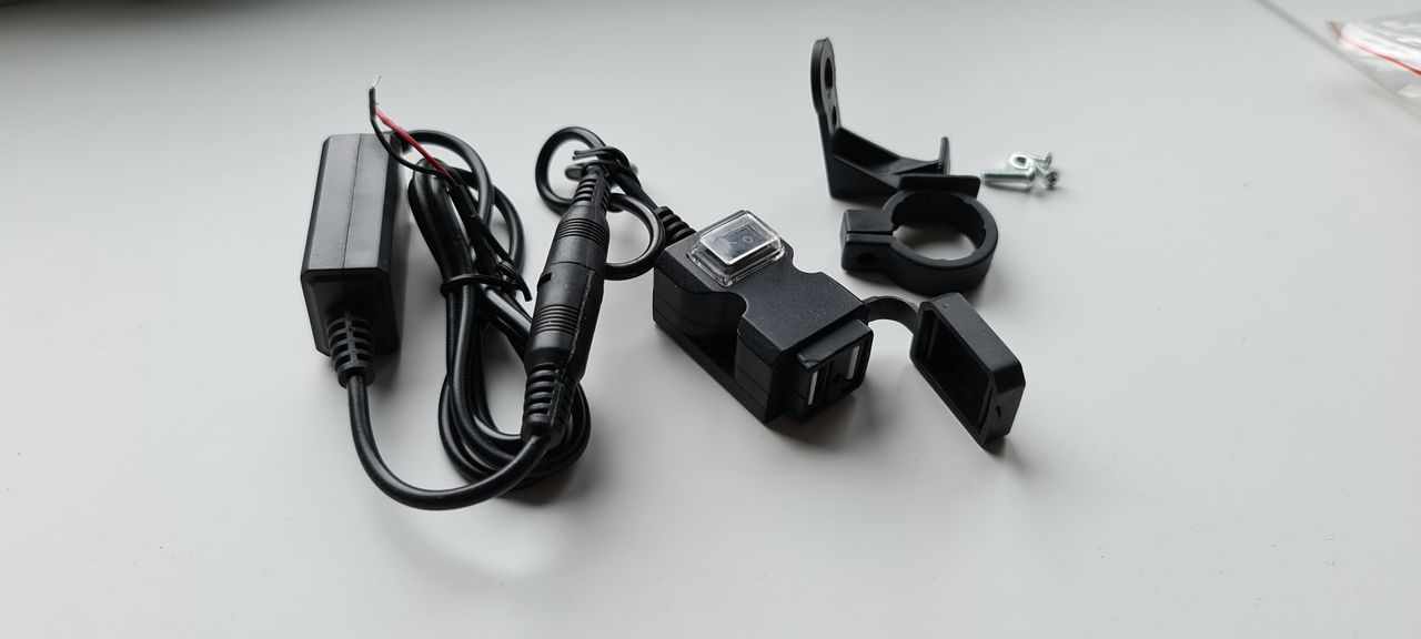 USB lader til Motorsykkelmoped med knapp | FINN.no USB lader til Motorsykkelmoped med knapp | FINN.no