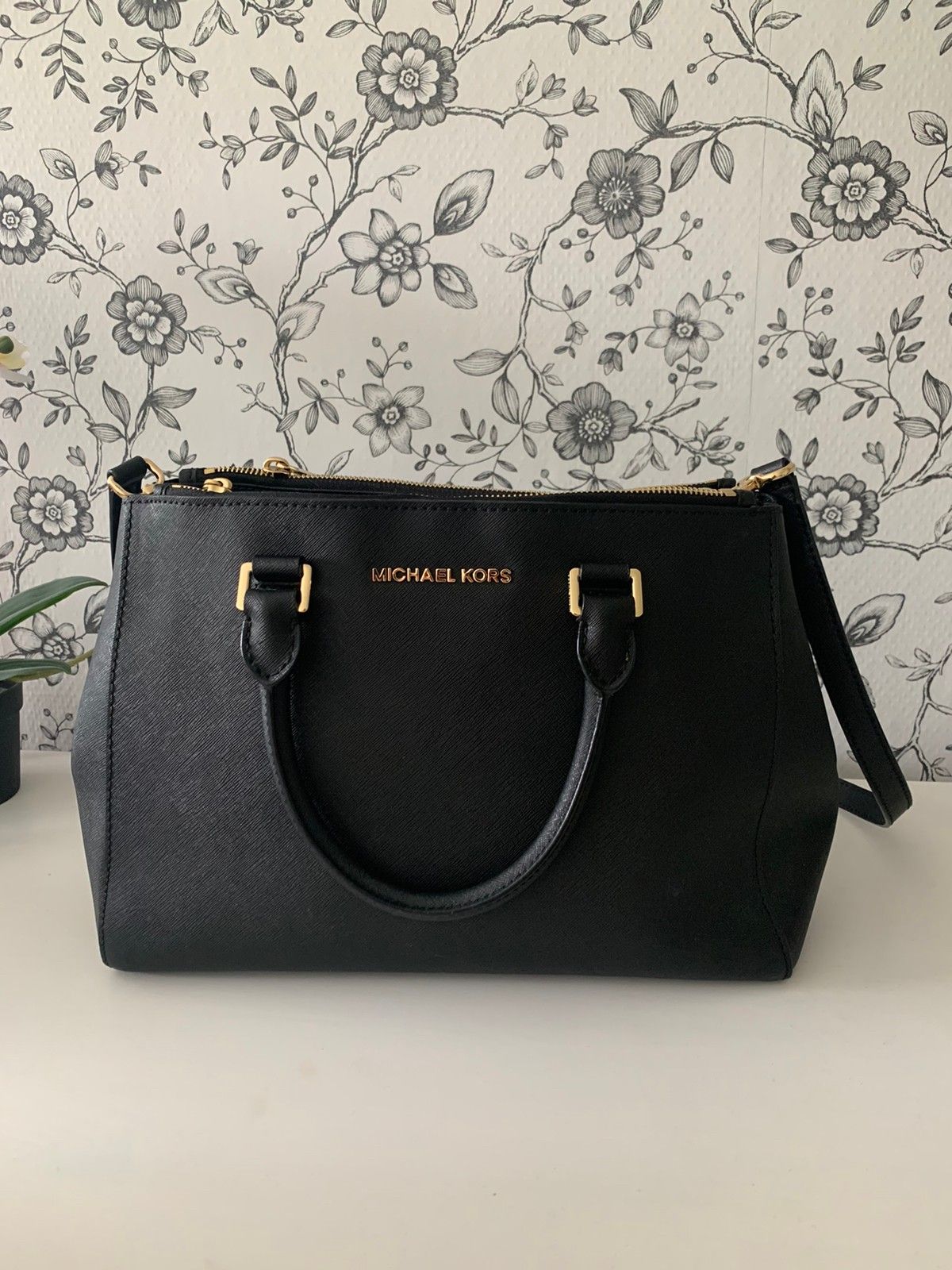 MICHAEL KORS VESKE | FINN.no Lite brukt Michael Kors veske og lommebok | FINN.no