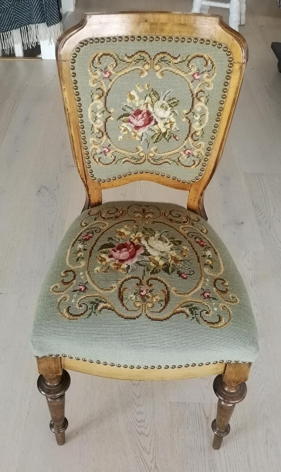 Brodert stol | FINN.no Nydelig brodert stol | FINN.no