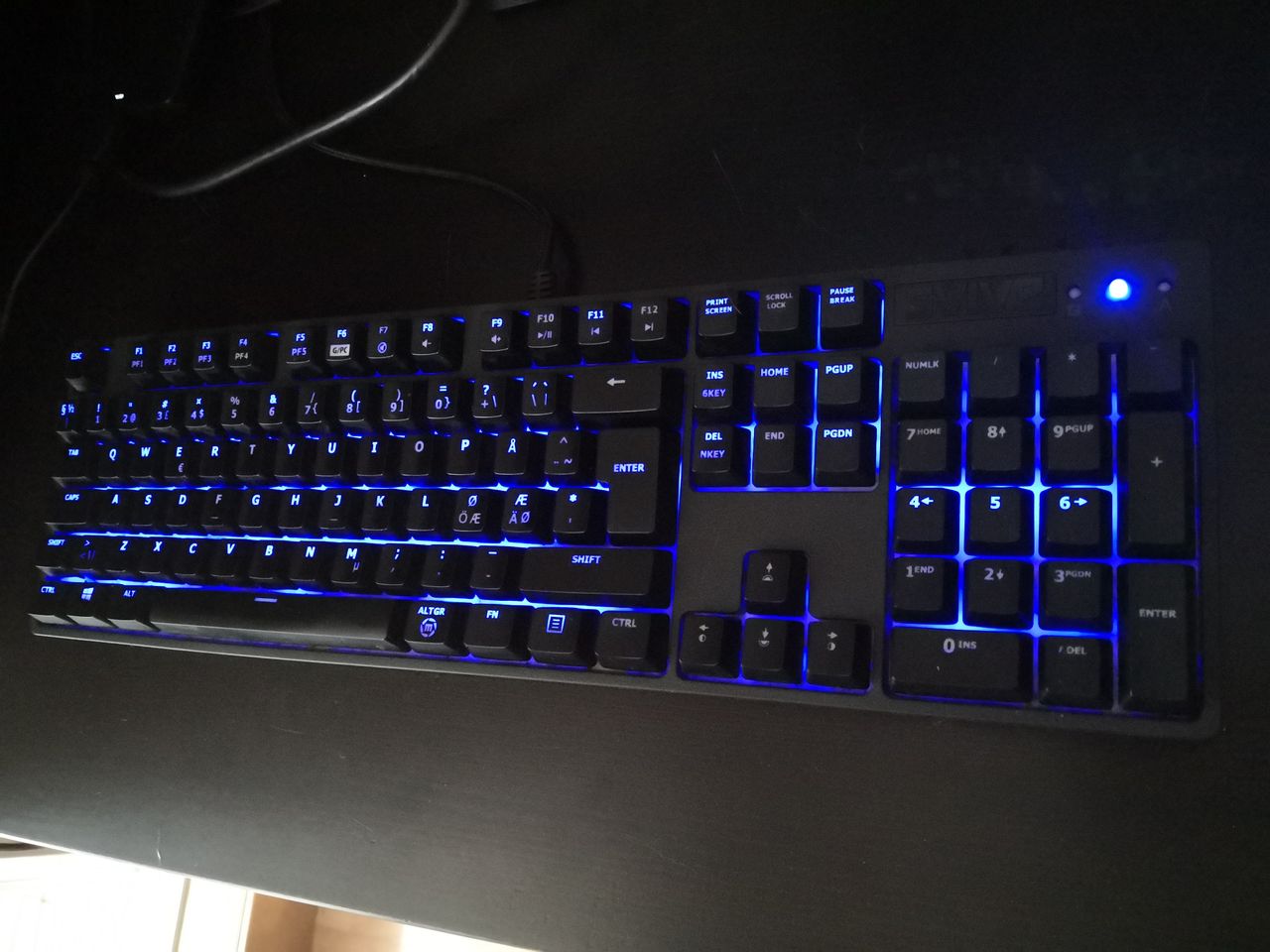 Svive Triton Red Mekanisk gaming tastatur | FINN.no Svive Triton Red Mekanisk gaming tastatur | FINN.no