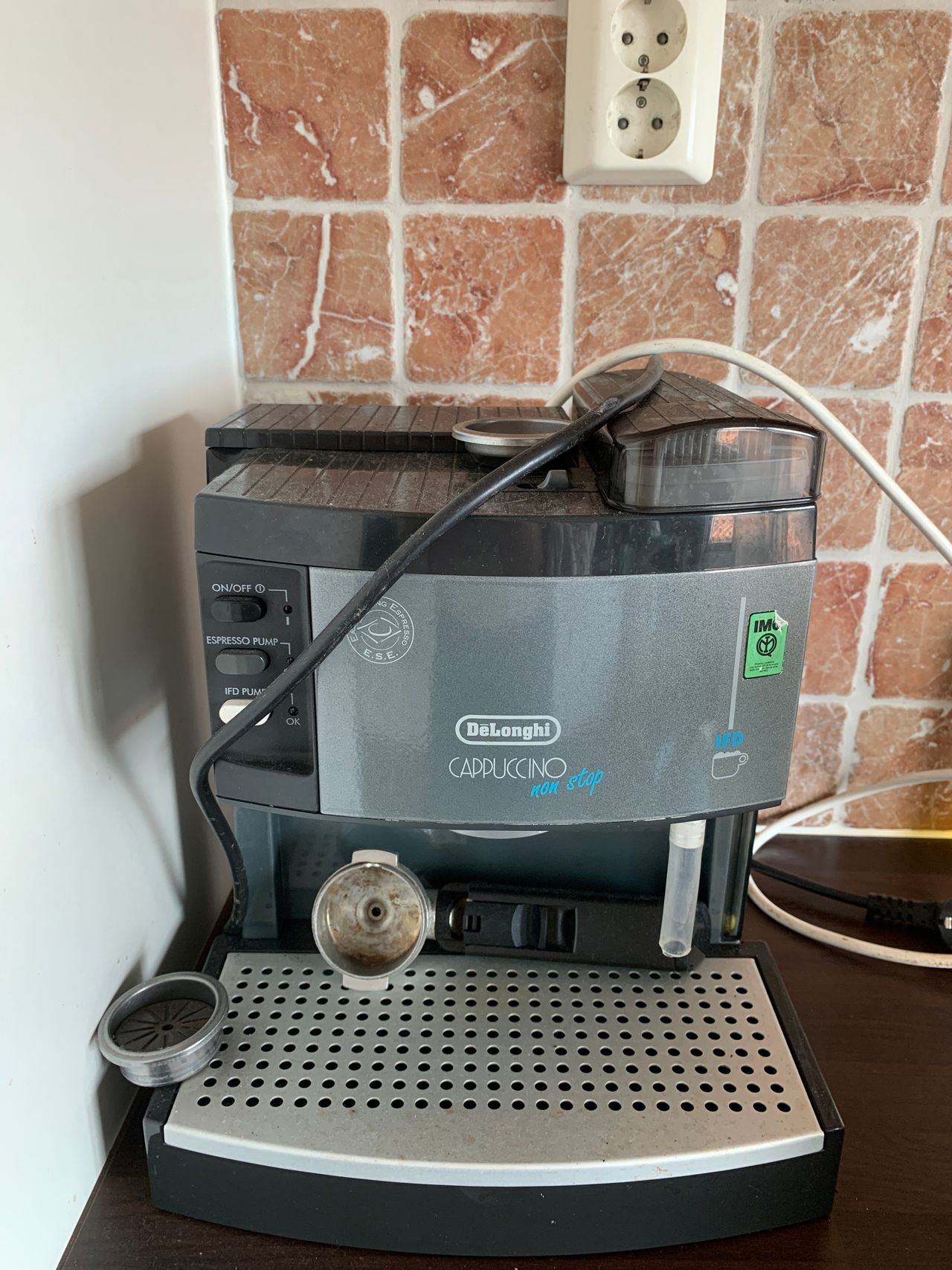 DeLonghi espressomaskin | FINN.no Lite brukt DeLonghi støvsuger selges. | FINN.no