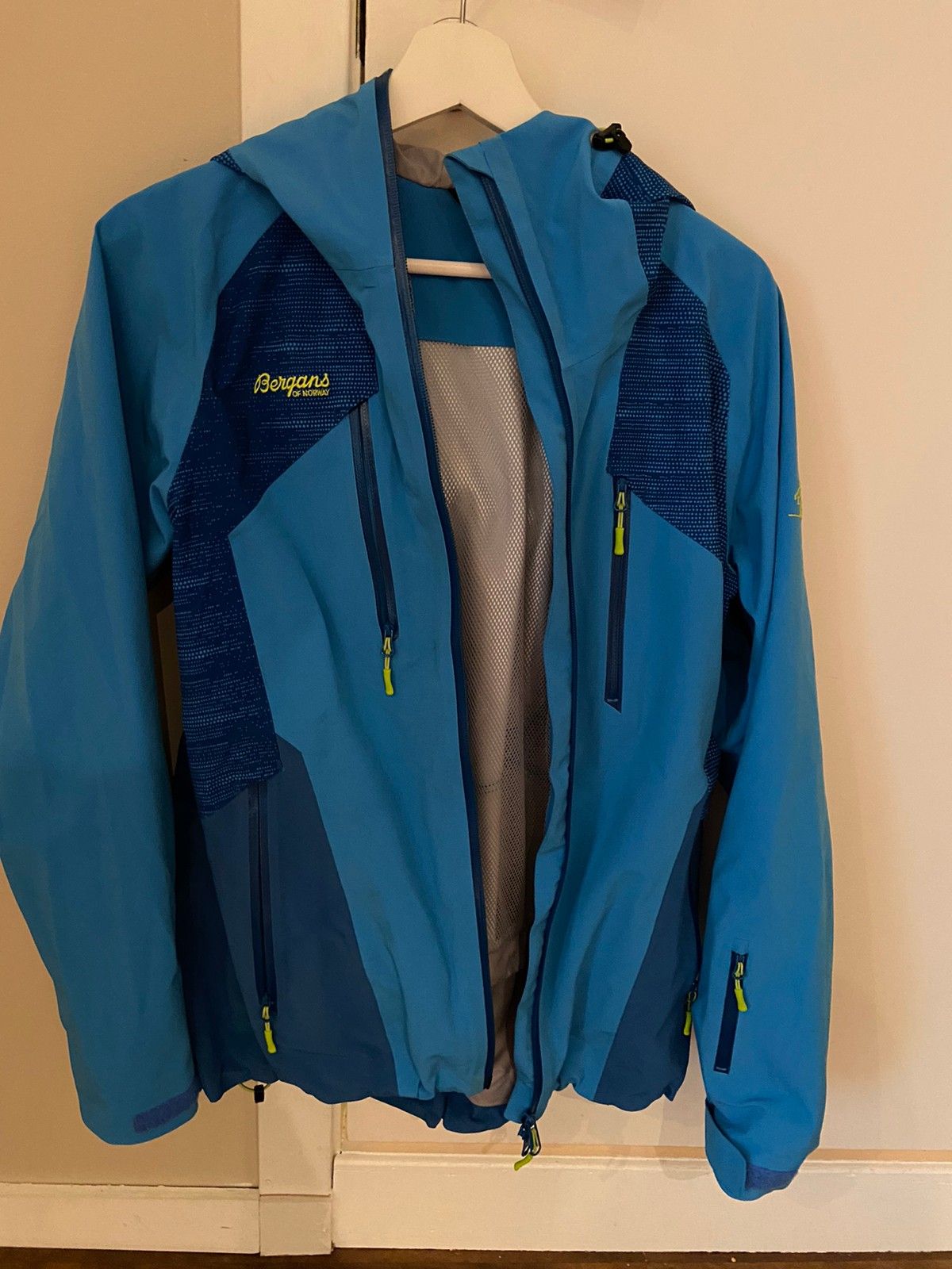 Best pris på Bergans Gaustatoppen Lady Jacket (Dame) Jakker Best pris på Bergans Gaustatoppen Lady Jacket (Dame) Jakker