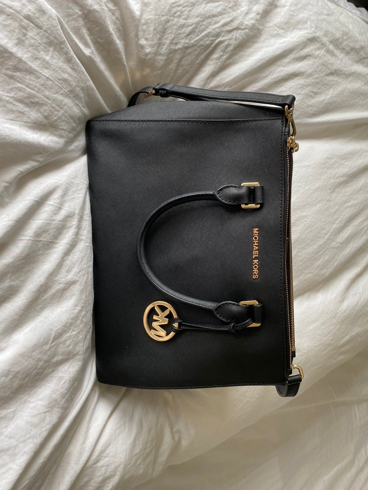 Svært lite brukt michael kors veske | FINN.no Lite brukt Michael Kors veske og lommebok | FINN.no