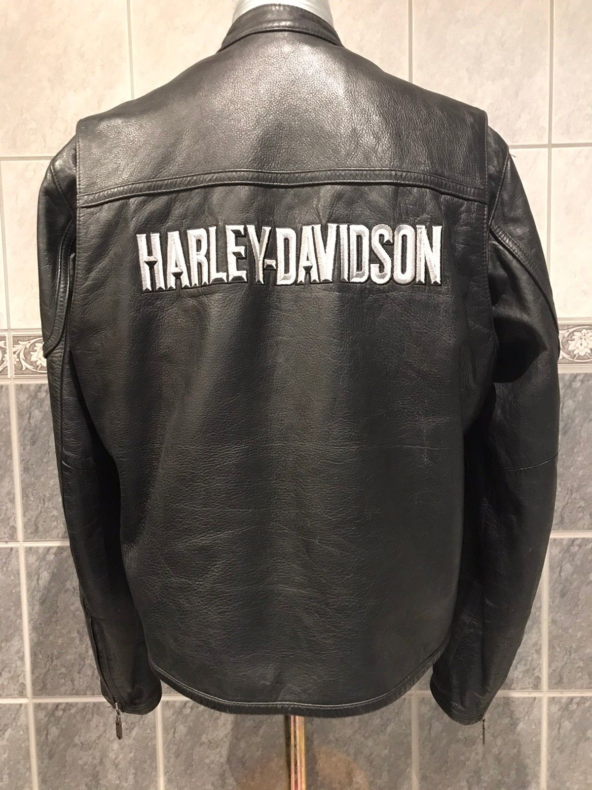Harley Davidson skinnjakke, str M | FINN.no Harley Davidson damejakke | FINN.no