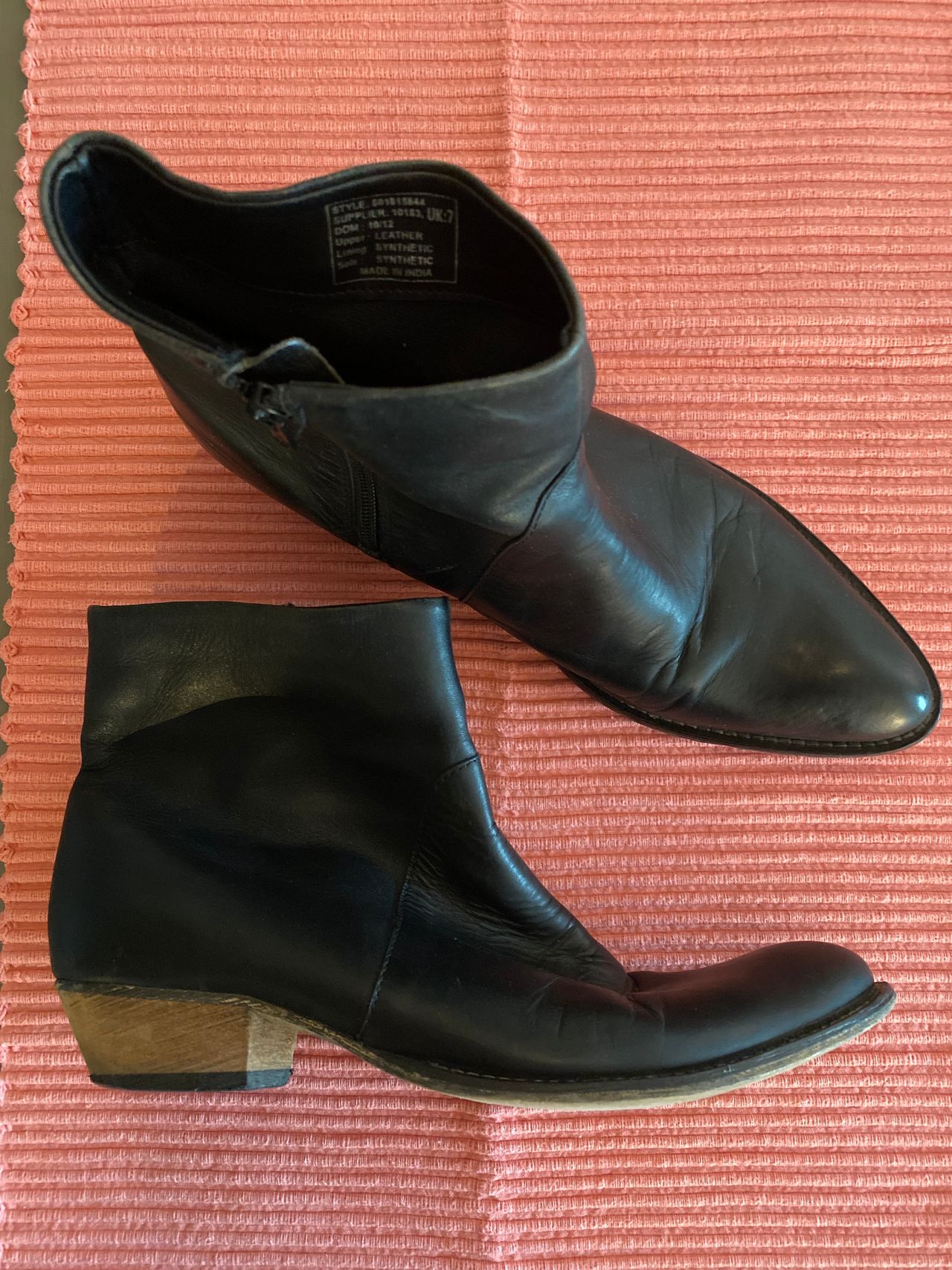 Sorte skinnskocowboysko i str 7 (UK) | FINN.no Støvletter, sneakers og «cowboysko» til dame, str 42 | FINN.no