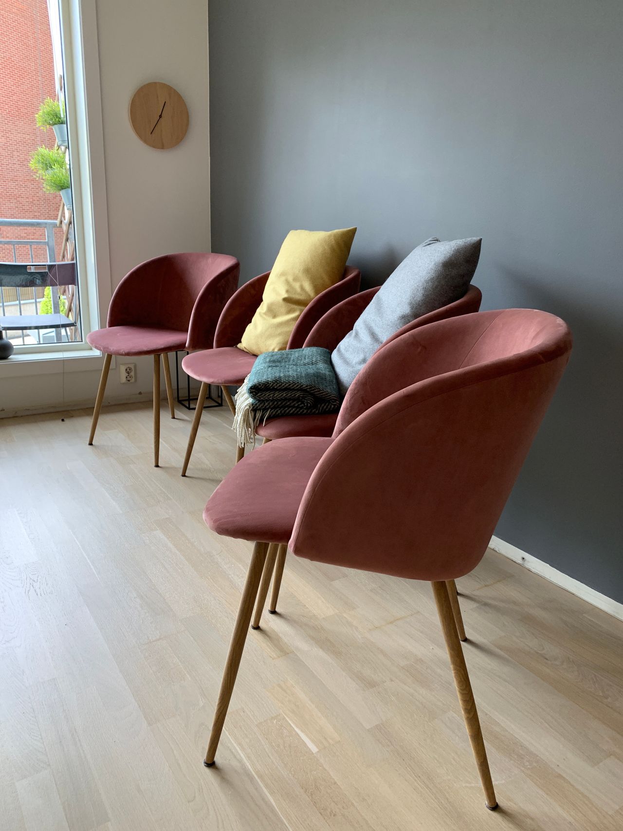 2 lekre søstrene grene stoler i rosa velur | FINN.no 2 lekre søstrene grene stoler i rosa velur | FINN.no