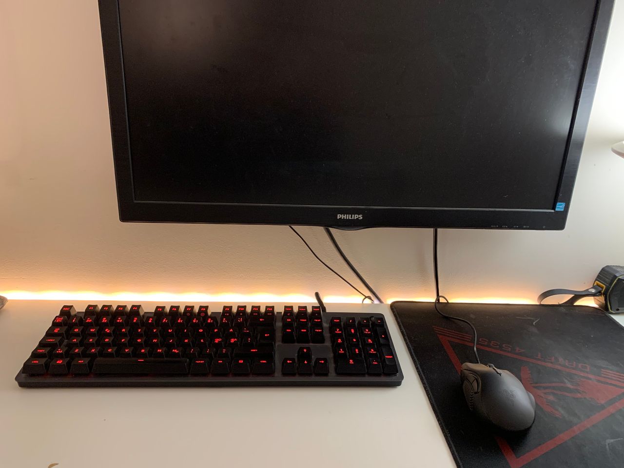 Gaming Kontor Pc I K Rx Gb Tastatur Mus Og Skjerm