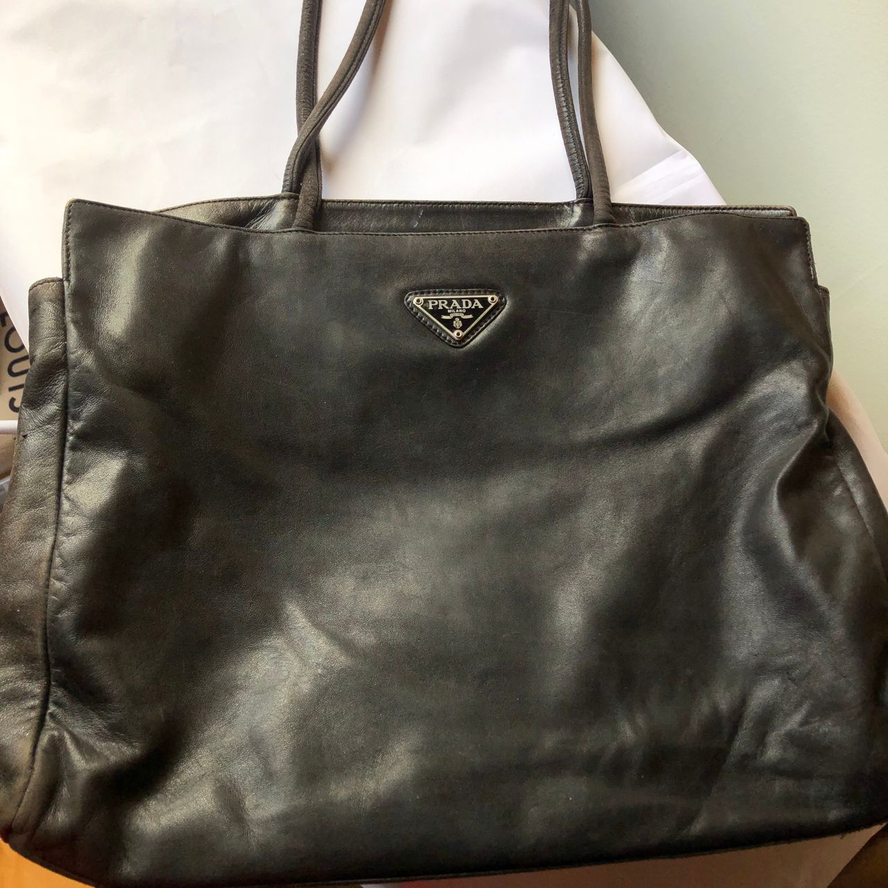 Ekte PRADA LEATHER Skulder Veske | FINN.no Ekte Prada veske ( kvittering | FINN.no
