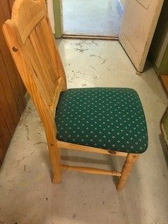 Lite bord med 2 stoler Kjøpe, selge og utveksle annonser Lite bord med 2 stoler Kjøpe, selge og utveksle annonser