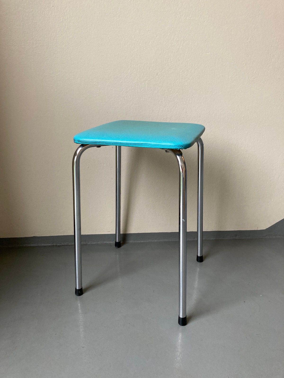 Retro rørkrakker selges | FINN.no Solid, gammel stålrørstoldiner stol, nyomtrukket | FINN.no