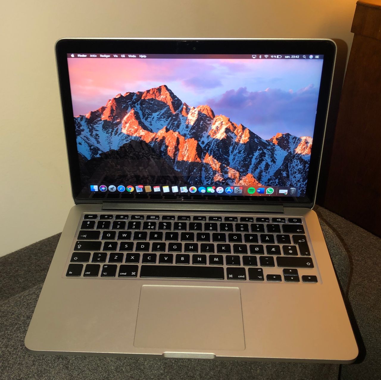 Macbook pro 2 Kjøpe, selge og utveksle annonser finn den MacBook Pro 15 inch mid 2014 inkl. Tracpad 2 og lader