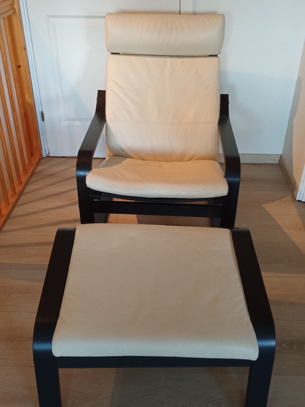 Lenestol med krakk i skinn Ikea | FINN.no Poang lenestol med krakk fra IKEA | FINN.no