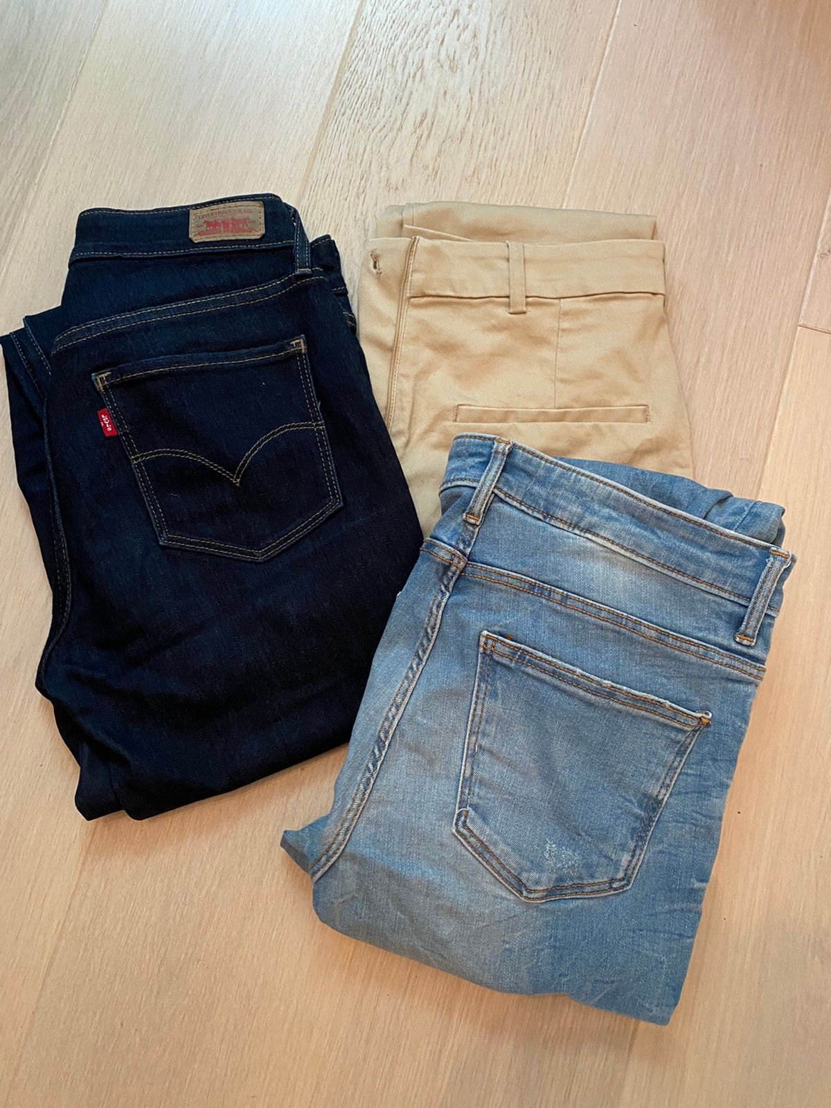 Levis olabukse og to andra bukser | FINN.no Levis olabukse og to andra bukser | FINN.no