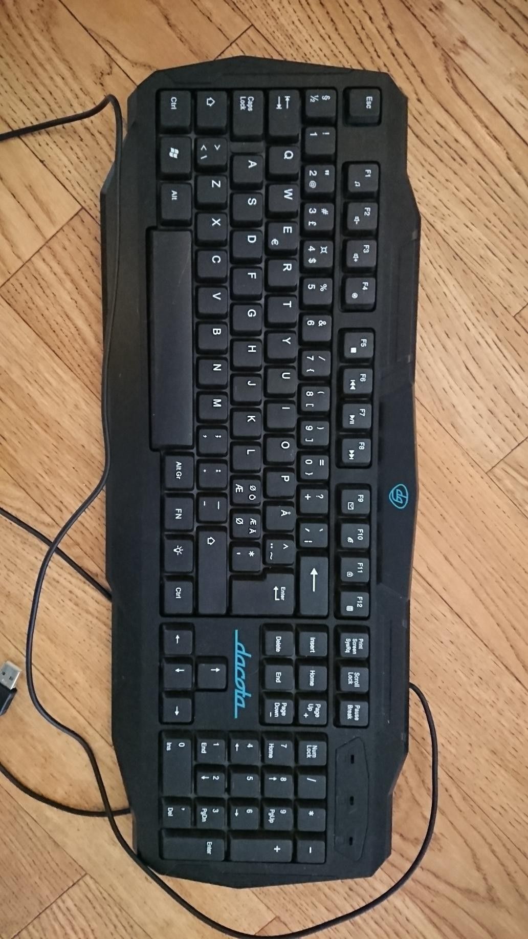 Dacota gaming tastatur med leddlys | FINN.no Dacota tastatur med blå bakgrunnsbelysning | FINN.no