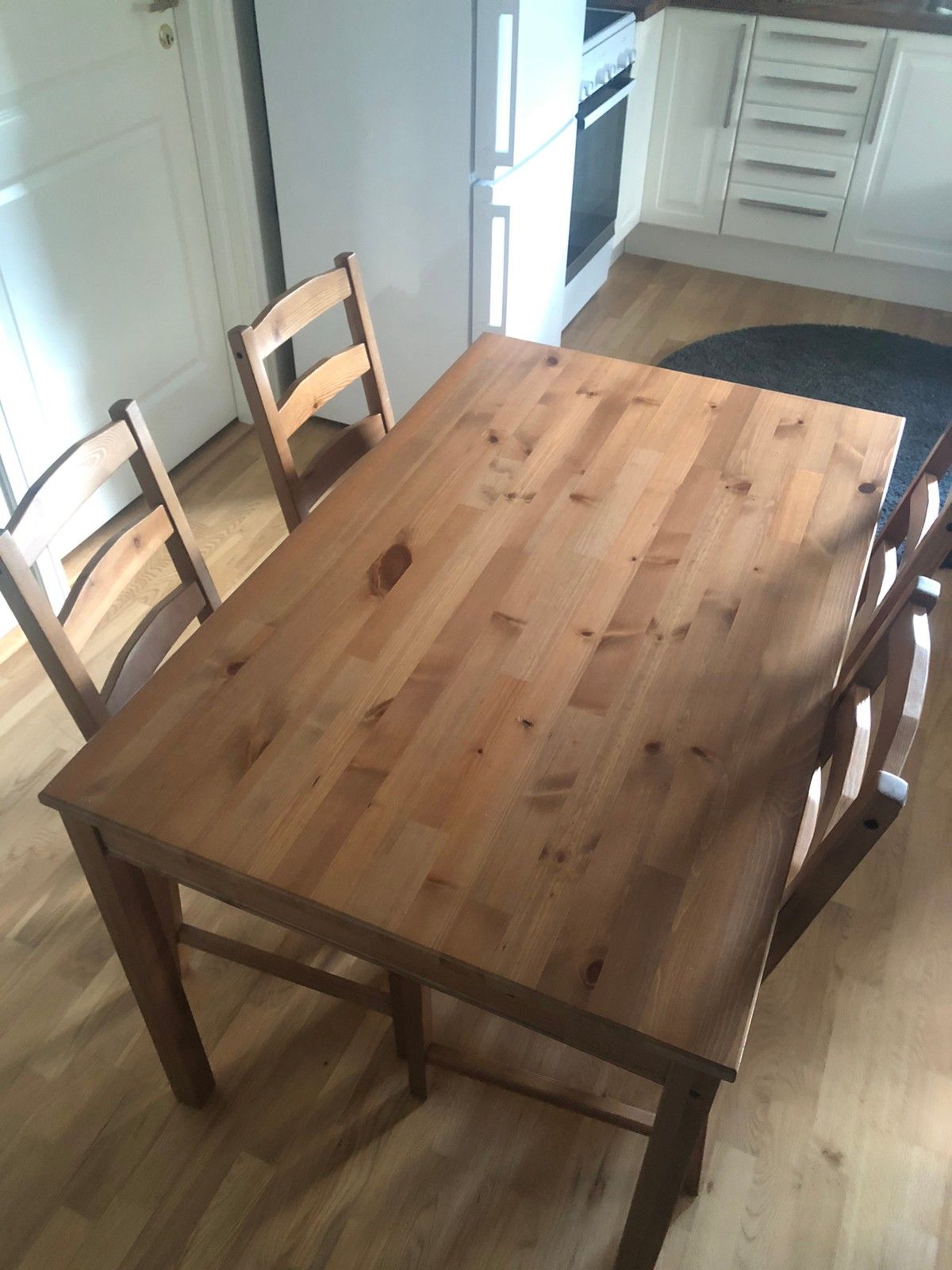 Bord + 4 stoler (lite brukt) | FINN.no Brukt spisebord til salg | FINN.no