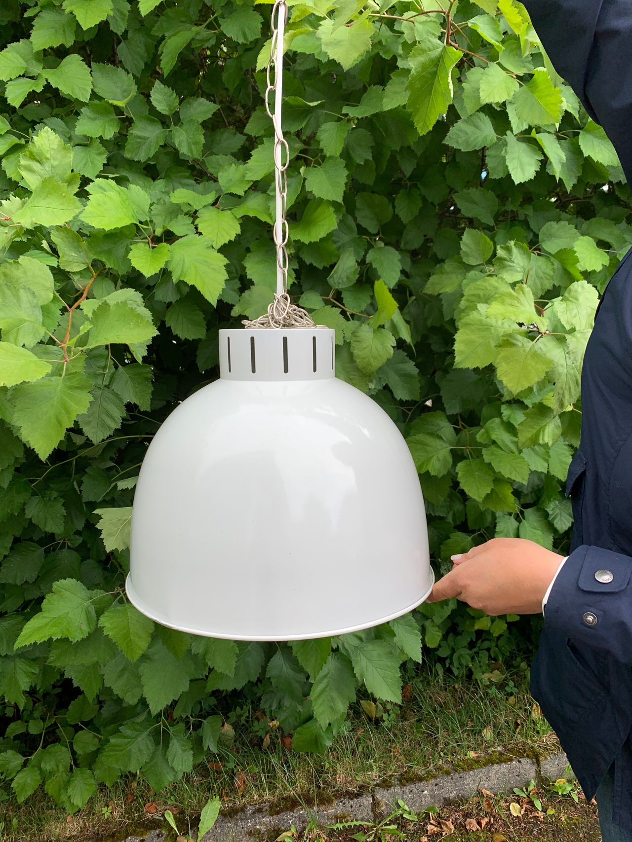 2 stk taklamper, store hvite fra Åhlens | FINN.no 2 stk taklamper, store hvite fra Åhlens | FINN.no