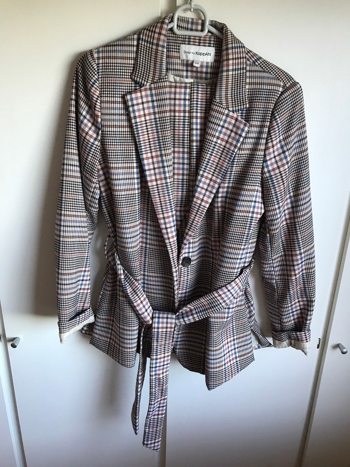 Hel buksedress fra KappAhl (bukse og jakke) str 36 | FINN.no Hel buksedress fra KappAhl (bukse og jakke) str 36 | FINN.no