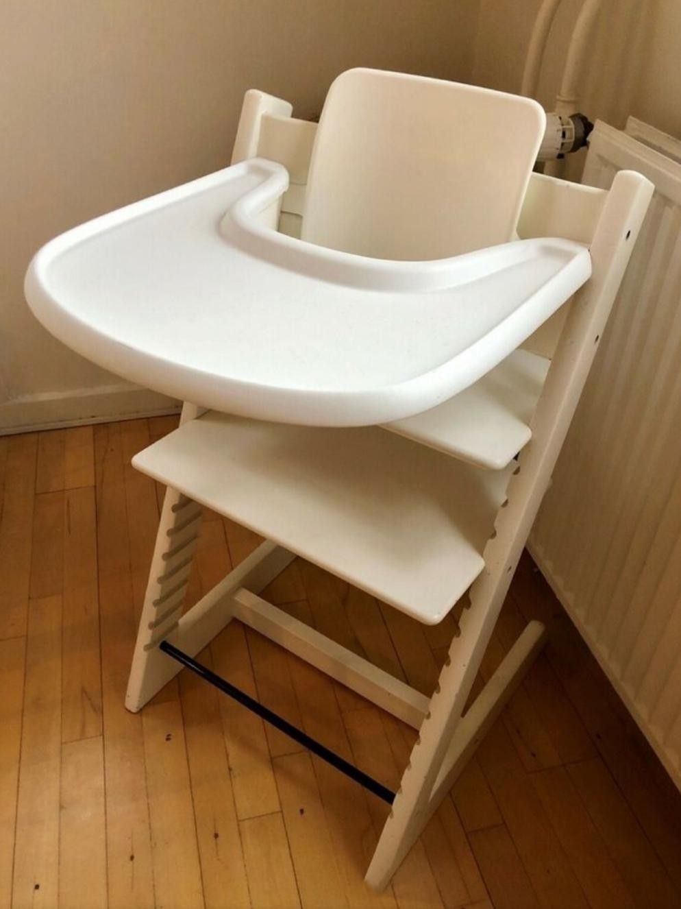 Hvit stokke tripp trapp stol med babyutstyr | FINN.no Stokke tripp trapp stol med spisebord | FINN.no