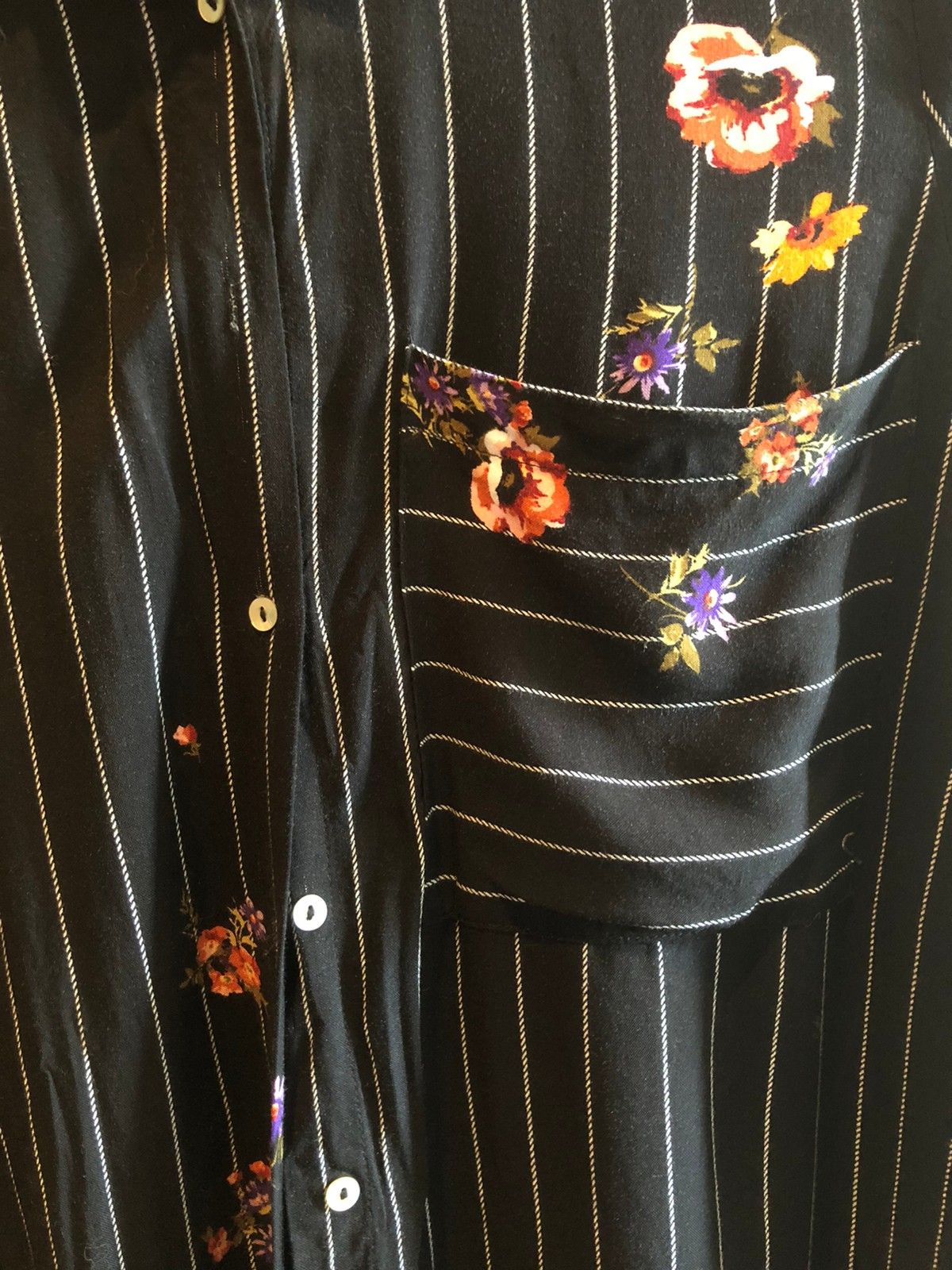 lang svart skjorte med striper og blomster | FINN.no lang svart skjorte med striper og blomster | FINN.no