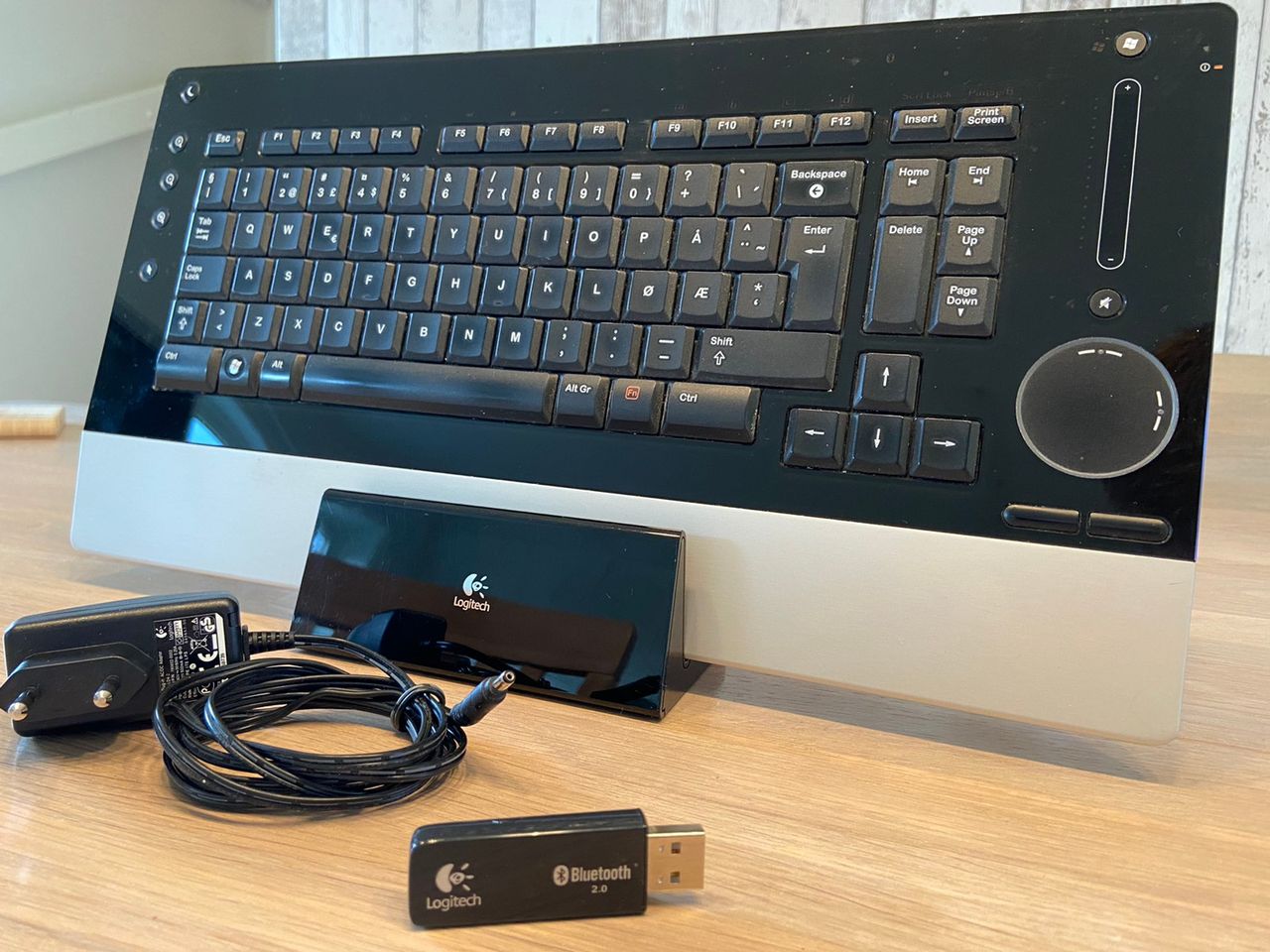 Logitech diNovo Edge trådløst tastatur | FINN.no Logitech diNovo Edge trådløst tastatur | FINN.no