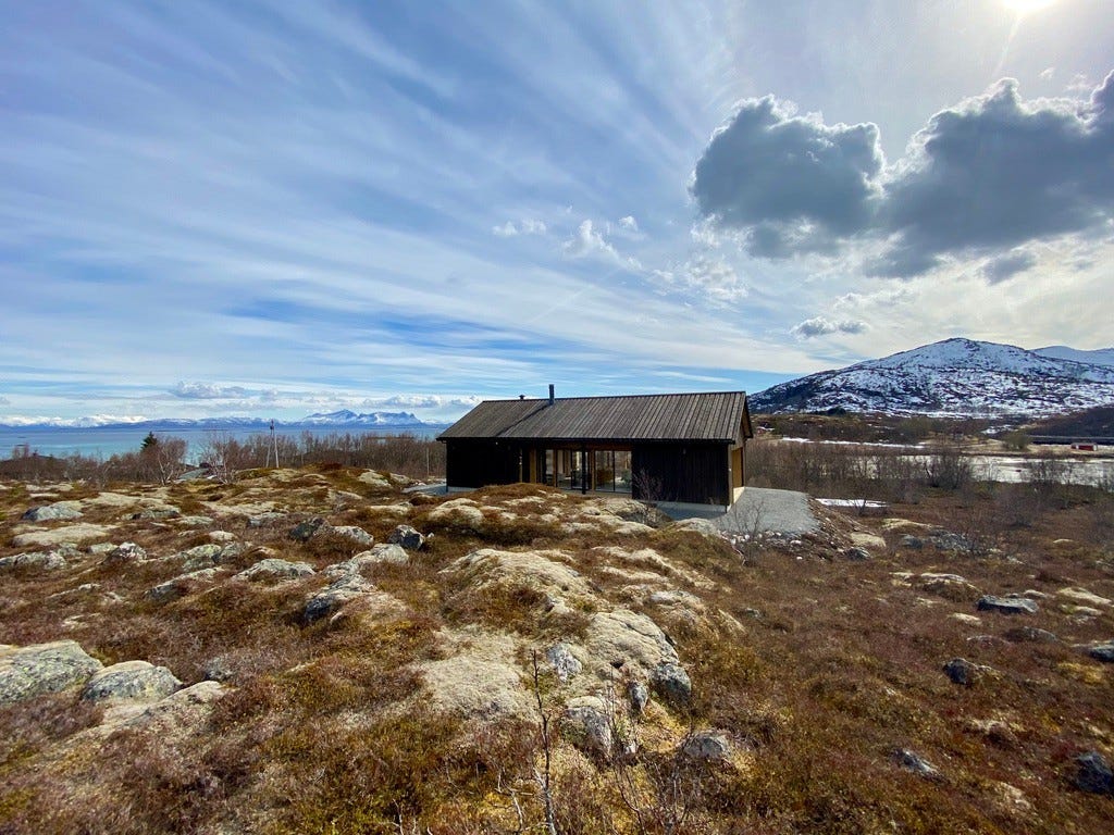 Hytta med utsikt mot Vestfjorden Galleribilde