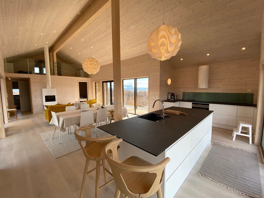 Kjøkken med kjøkkenøy Galleribilde