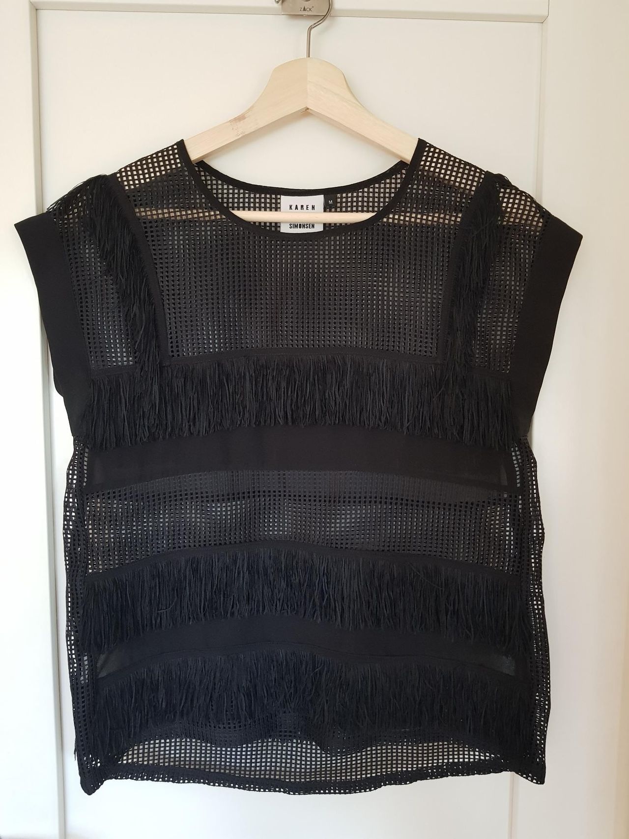Karen by Simonsen topp med fringe selges | FINN.no Kul, svart genser fra Pulz Jeans | FINN.no